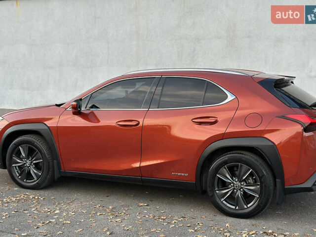 Оранжевый Лексус UX, объемом двигателя 1.99 л и пробегом 45 тыс. км за 29000 $, фото 6 на Automoto.ua