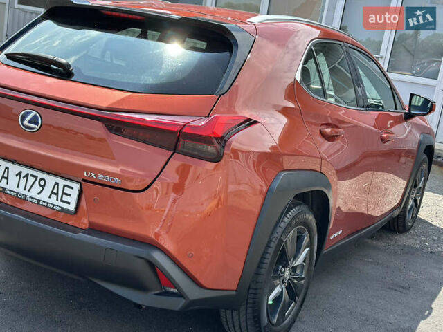 Помаранчевий Лексус UX, об'ємом двигуна 1.99 л та пробігом 43 тис. км за 29900 $, фото 3 на Automoto.ua