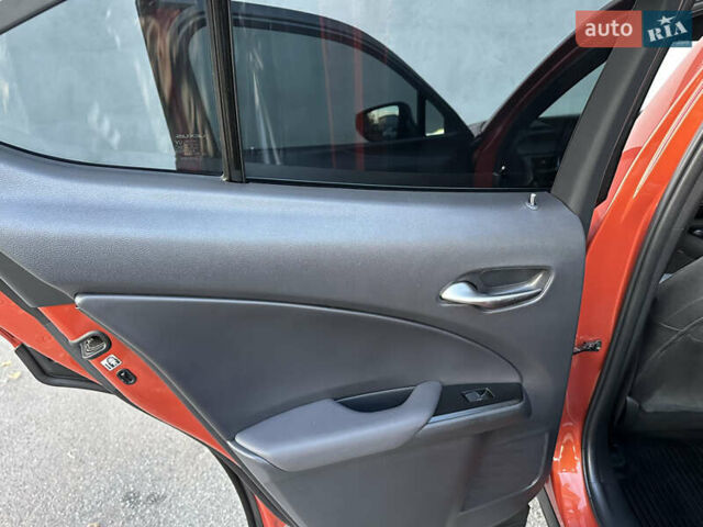 Оранжевый Лексус UX, объемом двигателя 1.99 л и пробегом 45 тыс. км за 29000 $, фото 28 на Automoto.ua