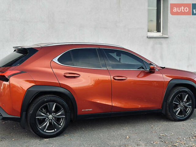 Оранжевый Лексус UX, объемом двигателя 1.99 л и пробегом 45 тыс. км за 29000 $, фото 9 на Automoto.ua