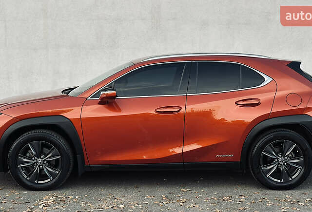 Оранжевый Лексус UX, объемом двигателя 1.99 л и пробегом 45 тыс. км за 29000 $, фото 3 на Automoto.ua