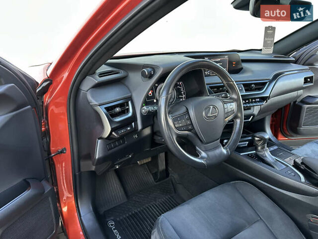 Оранжевый Лексус UX, объемом двигателя 1.99 л и пробегом 45 тыс. км за 29000 $, фото 21 на Automoto.ua