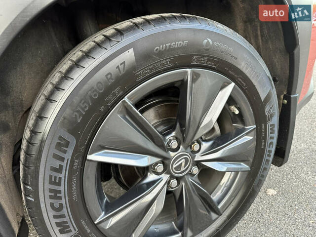 Оранжевый Лексус UX, объемом двигателя 1.99 л и пробегом 45 тыс. км за 29000 $, фото 18 на Automoto.ua