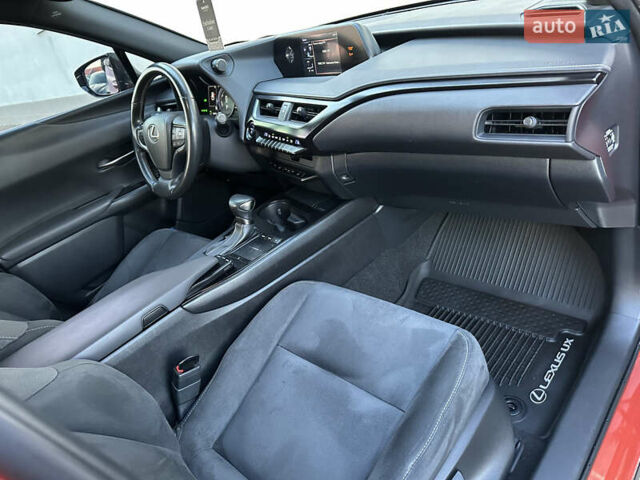 Оранжевый Лексус UX, объемом двигателя 1.99 л и пробегом 45 тыс. км за 29000 $, фото 37 на Automoto.ua