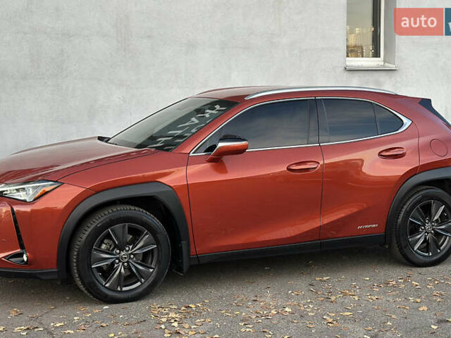 Оранжевый Лексус UX, объемом двигателя 1.99 л и пробегом 45 тыс. км за 29000 $, фото 4 на Automoto.ua