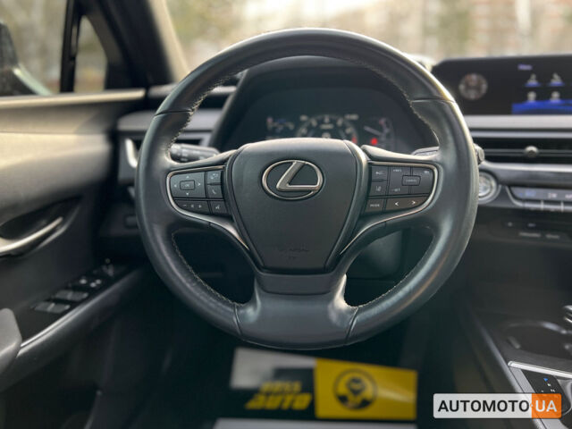 Красный Лексус UX 200, объемом двигателя 2 л и пробегом 61 тыс. км за 24999 $, фото 19 на Automoto.ua