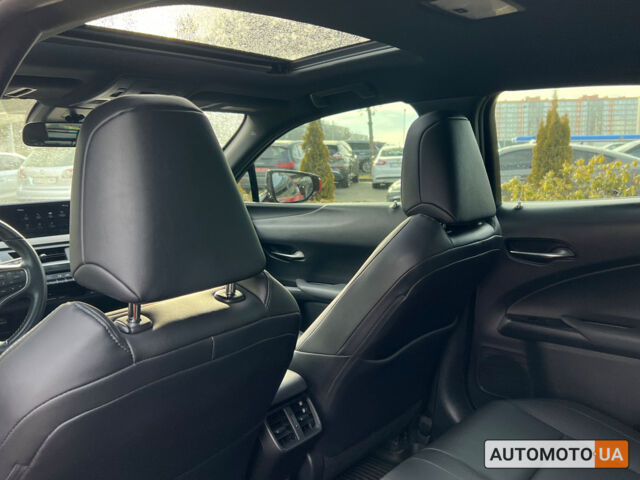 Красный Лексус UX 200, объемом двигателя 2 л и пробегом 61 тыс. км за 24999 $, фото 16 на Automoto.ua