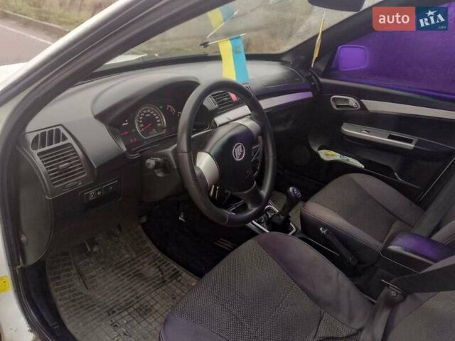 Білий Ліфан 520, об'ємом двигуна 1.34 л та пробігом 171 тис. км за 2000 $, фото 7 на Automoto.ua