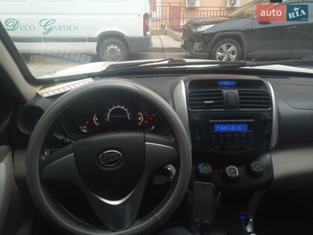 Белый Лифан Х60, объемом двигателя 1.79 л и пробегом 133 тыс. км за 4600 $, фото 4 на Automoto.ua