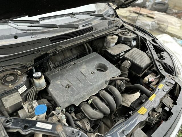 Черный Лифан Х60, объемом двигателя 1.8 л и пробегом 30 тыс. км за 2000 $, фото 5 на Automoto.ua