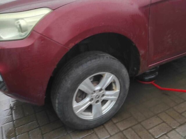 Красный Лифан Х60, объемом двигателя 1.8 л и пробегом 123 тыс. км за 3500 $, фото 3 на Automoto.ua