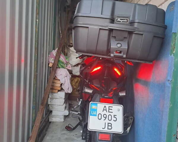 Красный Лифан KPS 200, объемом двигателя 0.2 л и пробегом 4 тыс. км за 2000 $, фото 3 на Automoto.ua