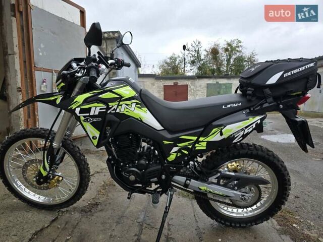 Лифан KPX 250 2025 в Изюме на Automoto.ua Черный Лифан KPX 250, объемом двигателя 0.25 л и пробегом 2 тыс. км за 1650 $, фото 5 на Automoto.ua