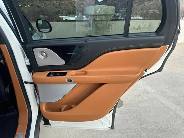 Білий Лінкольн Авіатор, об'ємом двигуна 3 л та пробігом 20 тис. км за 29600 $, фото 10 на Automoto.ua