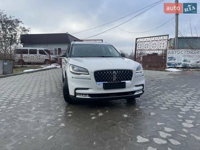 Белый Линкольн Авиатор, объемом двигателя 3 л и пробегом 9 тыс. км за 64500 $, фото 1 на Automoto.ua