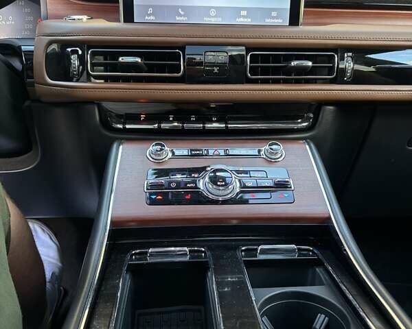 Бежевый Линкольн Авиатор, объемом двигателя 3 л и пробегом 12 тыс. км за 69598 $, фото 7 на Automoto.ua