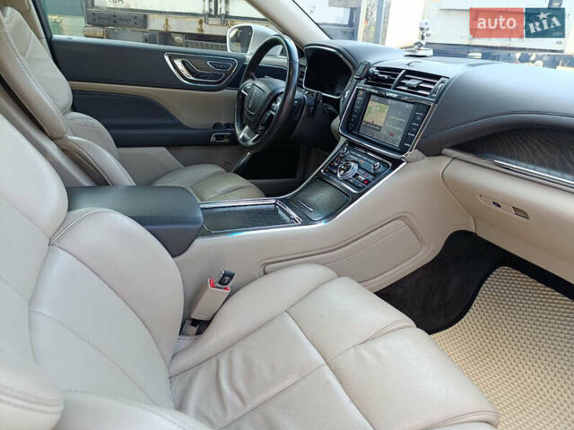 Белый Линкольн Континенталь, объемом двигателя 3.73 л и пробегом 132 тыс. км за 17200 $, фото 12 на Automoto.ua