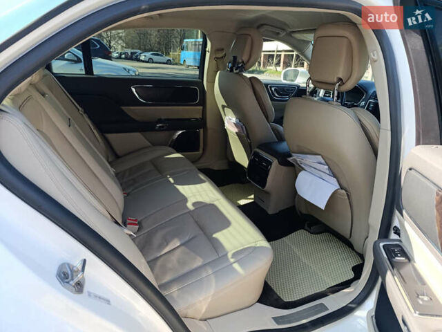 Белый Линкольн Континенталь, объемом двигателя 3.73 л и пробегом 132 тыс. км за 17200 $, фото 11 на Automoto.ua