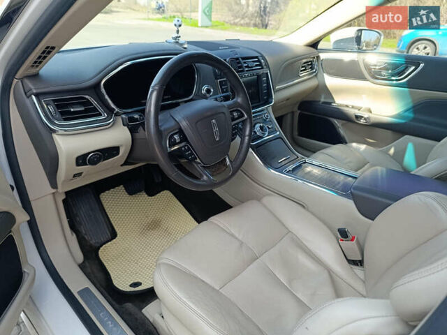 Белый Линкольн Континенталь, объемом двигателя 3.73 л и пробегом 132 тыс. км за 17200 $, фото 13 на Automoto.ua