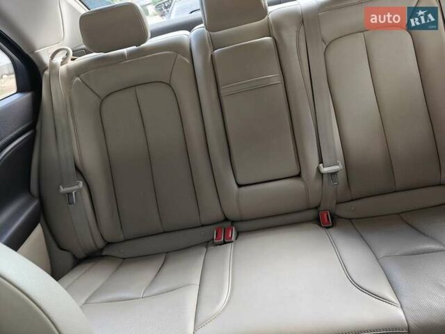 Белый Линкольн Континенталь, объемом двигателя 2.7 л и пробегом 105 тыс. км за 18000 $, фото 15 на Automoto.ua