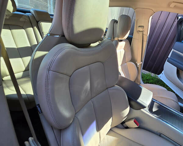 Белый Линкольн Континенталь, объемом двигателя 2.7 л и пробегом 105 тыс. км за 18000 $, фото 4 на Automoto.ua