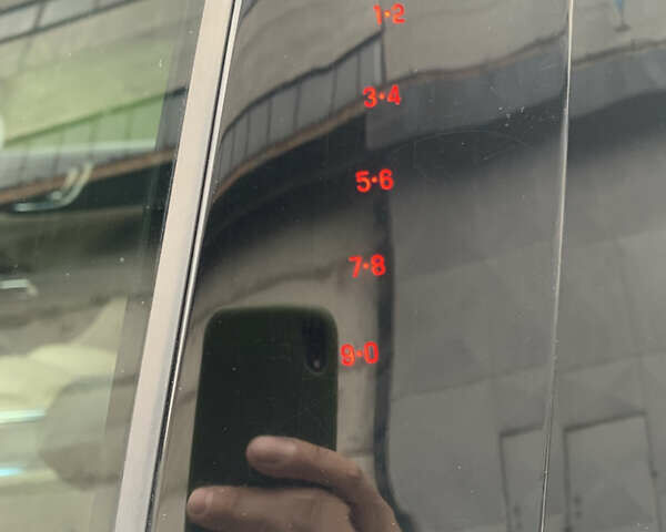 Белый Линкольн Континенталь, объемом двигателя 2.7 л и пробегом 97 тыс. км за 21999 $, фото 22 на Automoto.ua
