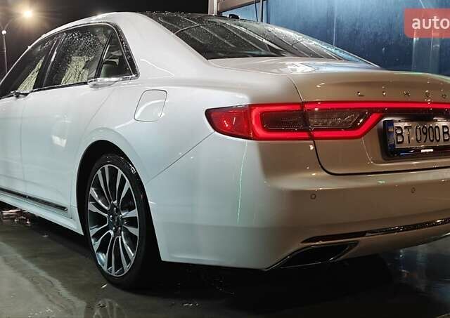 Белый Линкольн Континенталь, объемом двигателя 2.7 л и пробегом 105 тыс. км за 18000 $, фото 10 на Automoto.ua