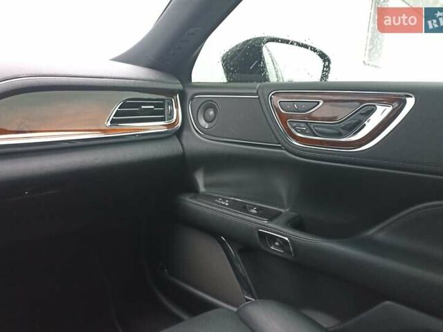 Чорний Лінкольн Континенталь, об'ємом двигуна 2.69 л та пробігом 59 тис. км за 17900 $, фото 16 на Automoto.ua