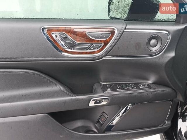 Чорний Лінкольн Континенталь, об'ємом двигуна 2.69 л та пробігом 59 тис. км за 17900 $, фото 13 на Automoto.ua