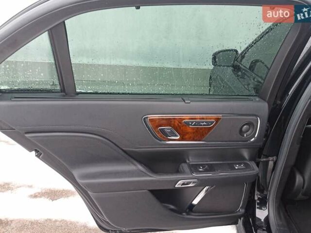 Чорний Лінкольн Континенталь, об'ємом двигуна 2.69 л та пробігом 59 тис. км за 17900 $, фото 17 на Automoto.ua