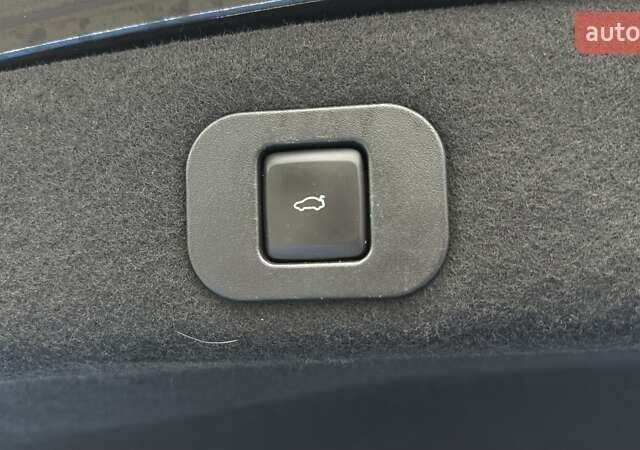 Чорний Лінкольн Континенталь, об'ємом двигуна 2.69 л та пробігом 155 тис. км за 17400 $, фото 34 на Automoto.ua