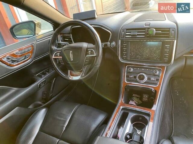 Черный Линкольн Континенталь, объемом двигателя 2.96 л и пробегом 79 тыс. км за 12800 $, фото 6 на Automoto.ua