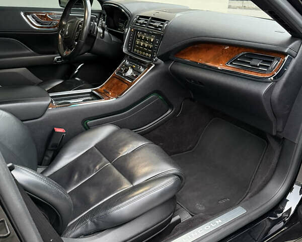 Черный Линкольн Континенталь, объемом двигателя 2.69 л и пробегом 167 тыс. км за 19800 $, фото 10 на Automoto.ua