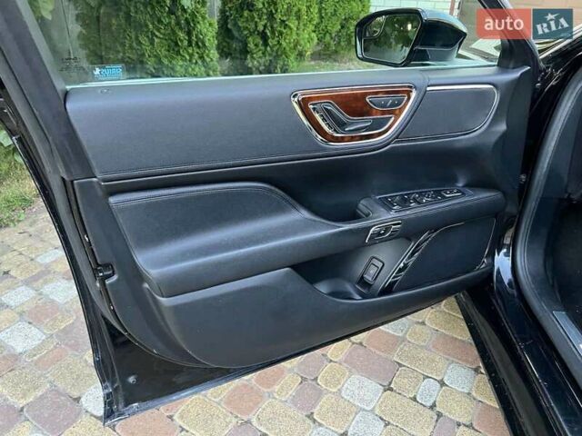 Чорний Лінкольн Континенталь, об'ємом двигуна 3.73 л та пробігом 59 тис. км за 18900 $, фото 12 на Automoto.ua
