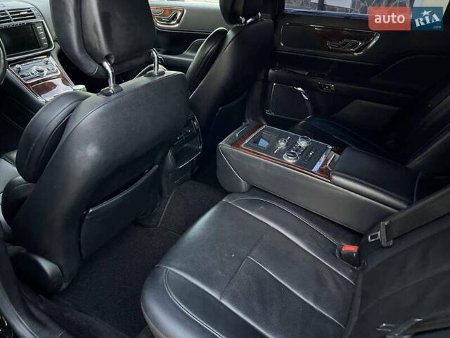 Чорний Лінкольн Континенталь, об'ємом двигуна 3.73 л та пробігом 59 тис. км за 18900 $, фото 10 на Automoto.ua