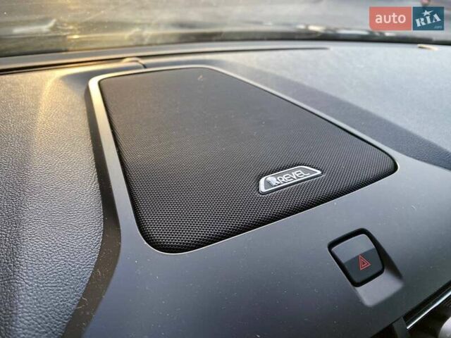 Черный Линкольн Континенталь, объемом двигателя 2.96 л и пробегом 79 тыс. км за 12800 $, фото 17 на Automoto.ua