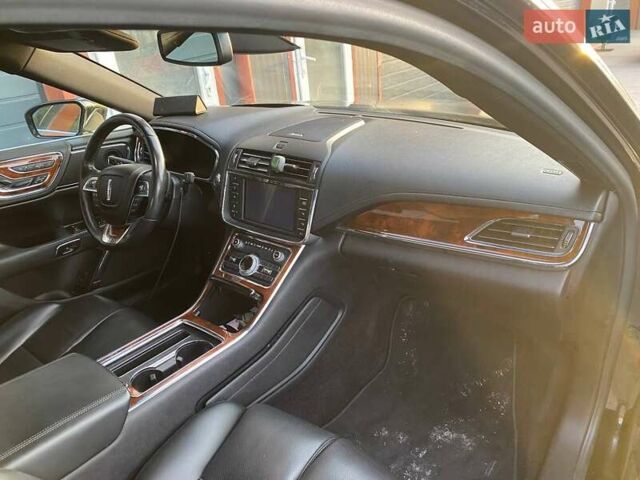 Черный Линкольн Континенталь, объемом двигателя 2.96 л и пробегом 79 тыс. км за 12800 $, фото 5 на Automoto.ua