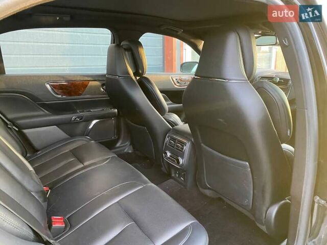 Черный Линкольн Континенталь, объемом двигателя 2.96 л и пробегом 79 тыс. км за 12800 $, фото 11 на Automoto.ua