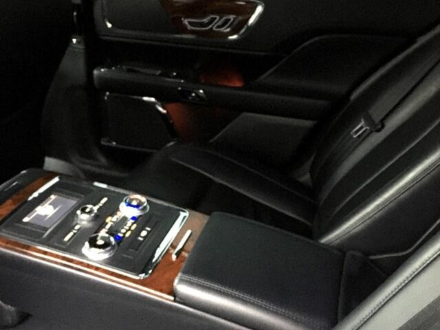 Чорний Лінкольн Континенталь, об'ємом двигуна 0 л та пробігом 180 тис. км за 23900 $, фото 4 на Automoto.ua