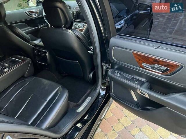 Чорний Лінкольн Континенталь, об'ємом двигуна 3.73 л та пробігом 59 тис. км за 18900 $, фото 11 на Automoto.ua