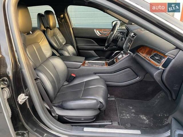 Черный Линкольн Континенталь, объемом двигателя 2.96 л и пробегом 79 тыс. км за 12800 $, фото 7 на Automoto.ua