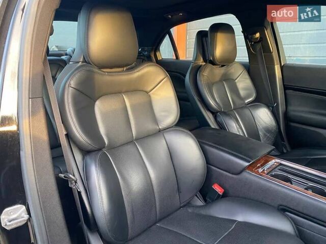 Черный Линкольн Континенталь, объемом двигателя 2.96 л и пробегом 79 тыс. км за 12800 $, фото 8 на Automoto.ua