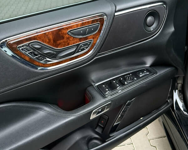 Черный Линкольн Континенталь, объемом двигателя 2.69 л и пробегом 167 тыс. км за 19800 $, фото 14 на Automoto.ua