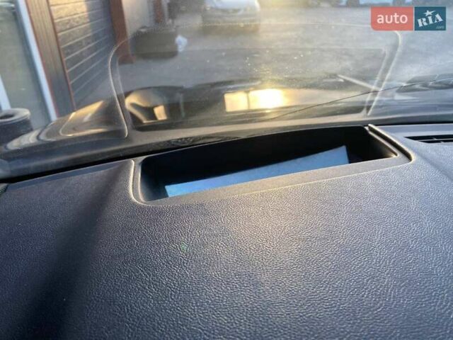 Черный Линкольн Континенталь, объемом двигателя 2.96 л и пробегом 79 тыс. км за 12800 $, фото 16 на Automoto.ua