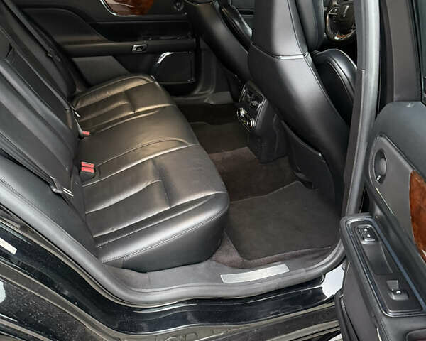 Черный Линкольн Континенталь, объемом двигателя 2.69 л и пробегом 167 тыс. км за 19800 $, фото 11 на Automoto.ua