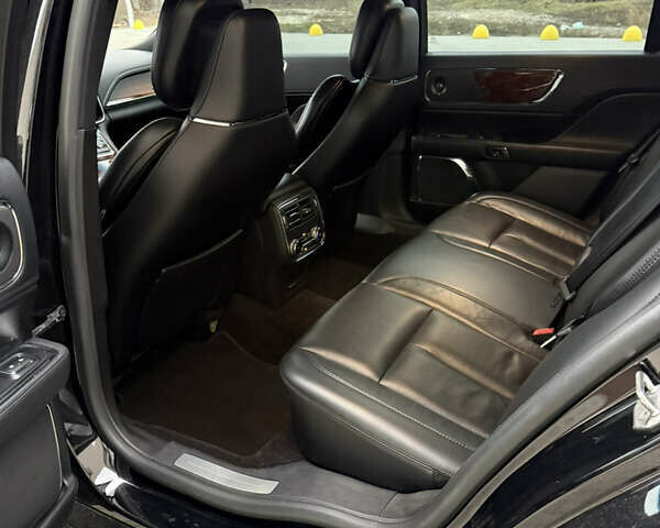 Черный Линкольн Континенталь, объемом двигателя 2.69 л и пробегом 167 тыс. км за 19800 $, фото 12 на Automoto.ua