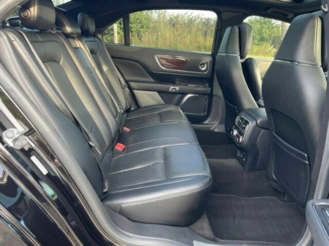 Черный Линкольн Континенталь, объемом двигателя 2.7 л и пробегом 42 тыс. км за 16200 $, фото 12 на Automoto.ua