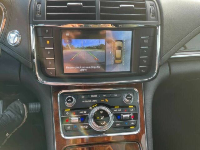 Черный Линкольн Континенталь, объемом двигателя 2.7 л и пробегом 42 тыс. км за 16200 $, фото 11 на Automoto.ua