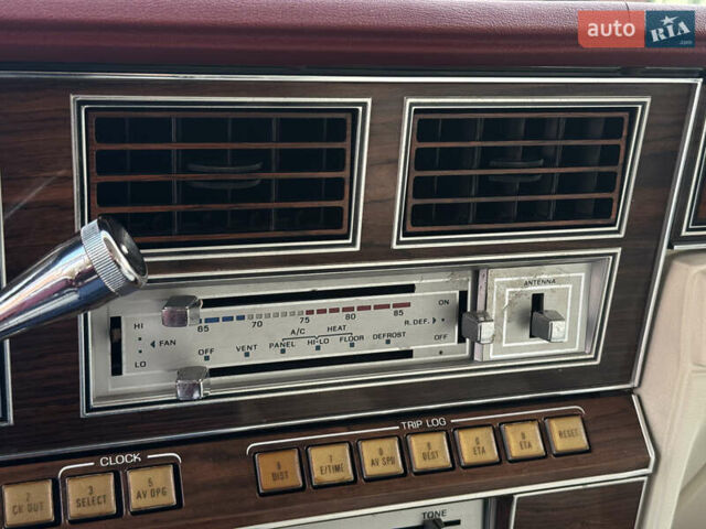 Червоний Лінкольн Континенталь, об'ємом двигуна 5.7 л та пробігом 129 тис. км за 97000 $, фото 43 на Automoto.ua