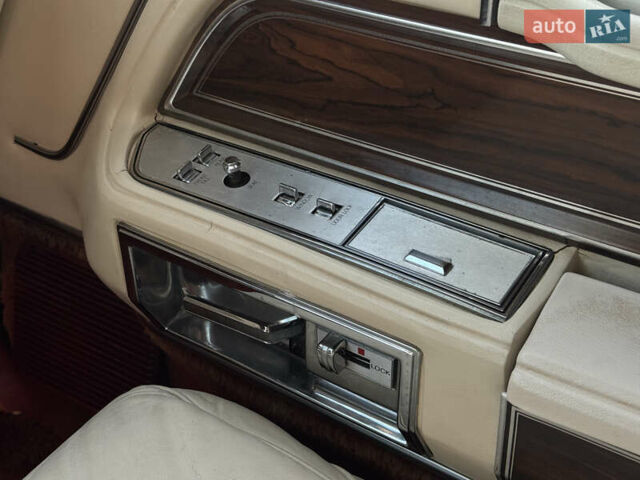 Червоний Лінкольн Континенталь, об'ємом двигуна 5.7 л та пробігом 129 тис. км за 97000 $, фото 42 на Automoto.ua